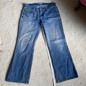 Levi’s Curvy Cut faded frayed jeans 16M